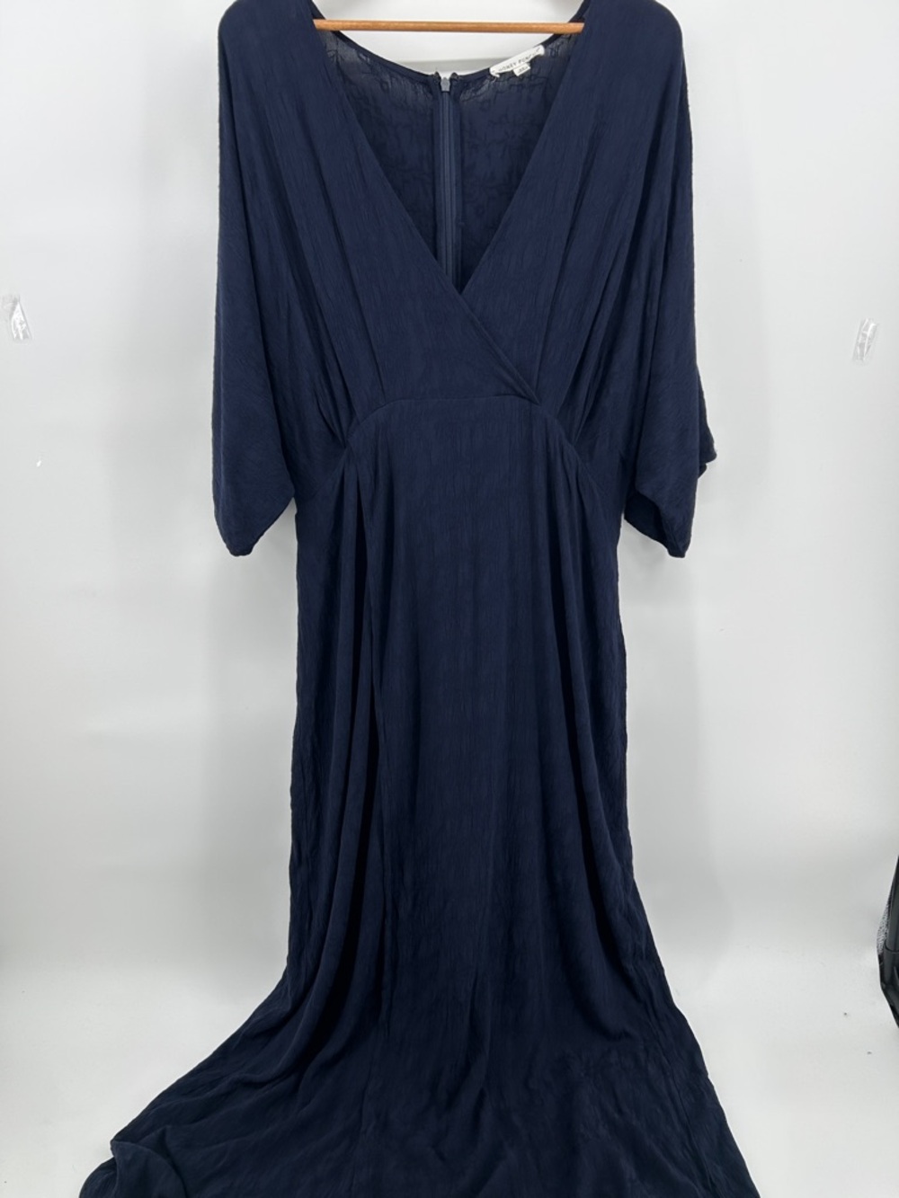 Honey Punch Navy Textured V-Neck Maxi Dress Women's Size 2X Wedding Guest